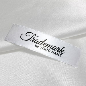 Тканевая брендовая этикетка для одежды